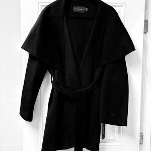 Tahari Marla belted coat, soft wool blend w Large shawl collar. Beautiful coat.